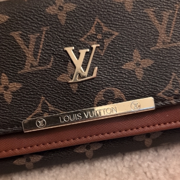 Louis Vuitton Monogram Canvas Wallet in Black and Brown - Picture 2 of 14